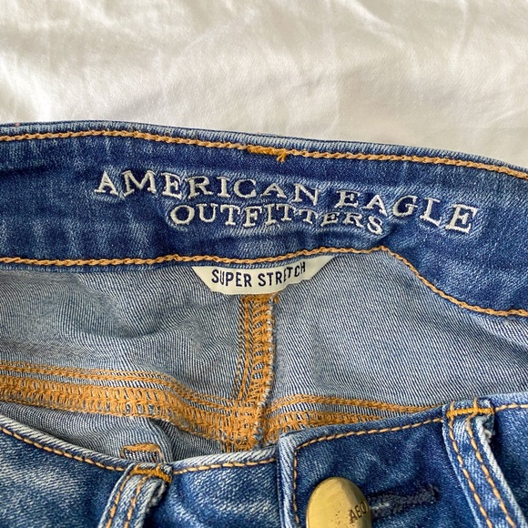 2/$40💜 CLOSET CLEAN OUT: American Eagle denim shorts - Picture 4 of 9